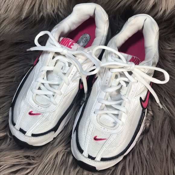 NiKE Women’s Sneakers - Picture 1 of 7